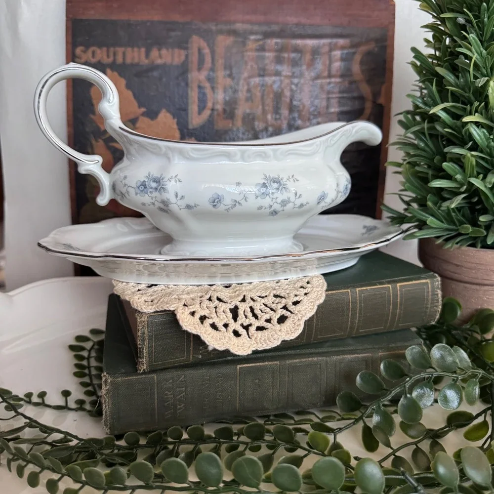 Johann Haviland Bavaria Blue Garland Gravy Boat Unattached Underplate Platinum